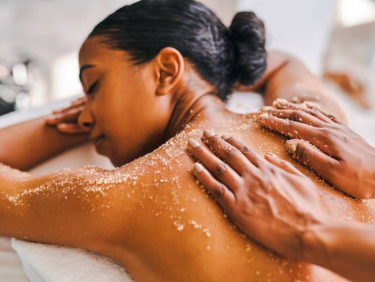 Tận hưởng dịch vụ tẩy tế bào chết toàn thân sang trọng để có trải nghiệm spa tuyệt vời tại nhà